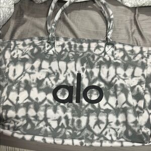 ALO Yoga Gray and Black Tote Bag Modern Design
